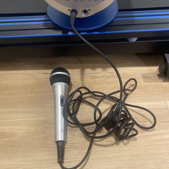 Craig CD+ Graphics Karaoke System w/5" Monitor, Microphone & Video Camera CG8400 - Picture 8 of 13